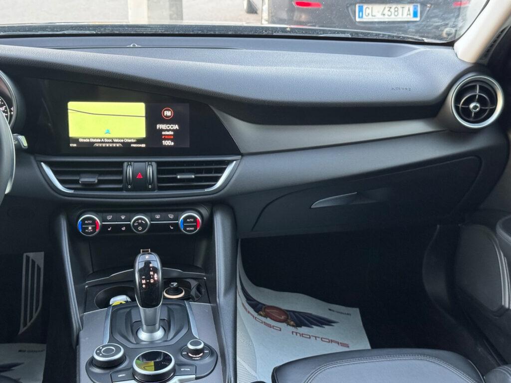 Alfa Romeo Giulia 2.2 Turbodiesel 210 CV AT8 AWD Q4 Veloce